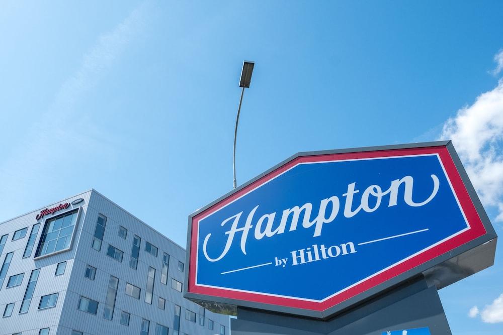 Hampton By Hilton London Gatwick Airport Hotel Horley Exterior foto